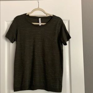 Lululemon green heather tshirt